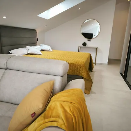 Apartment & Marina View