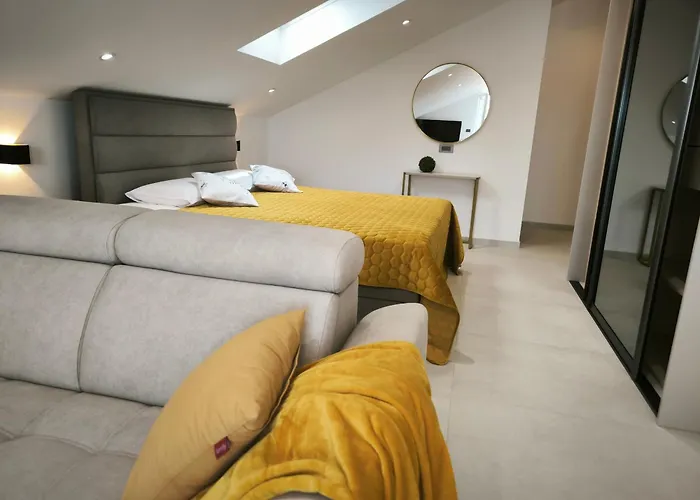 Apartment & Marina View